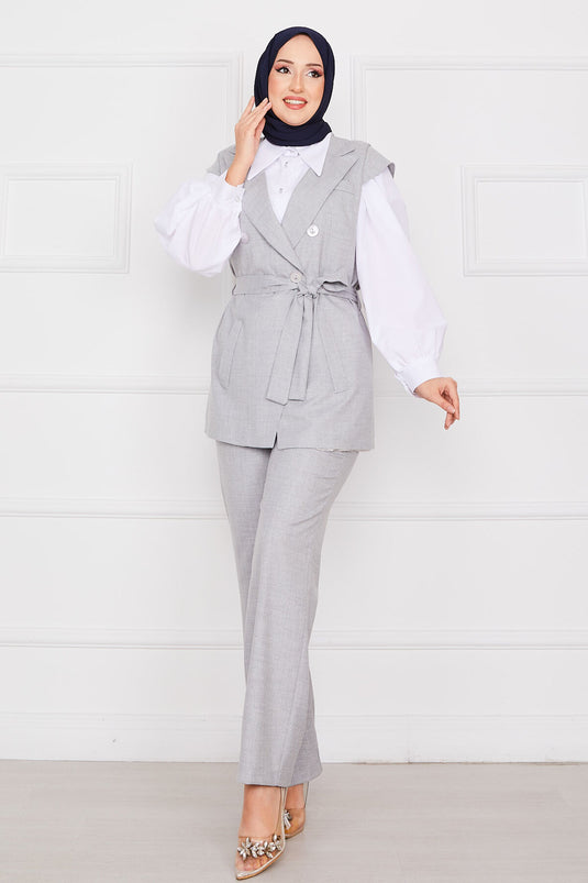 Ensemble blazer et hijab gris clair