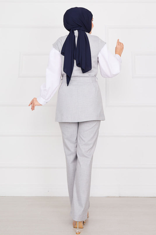 Ensemble blazer et hijab gris clair