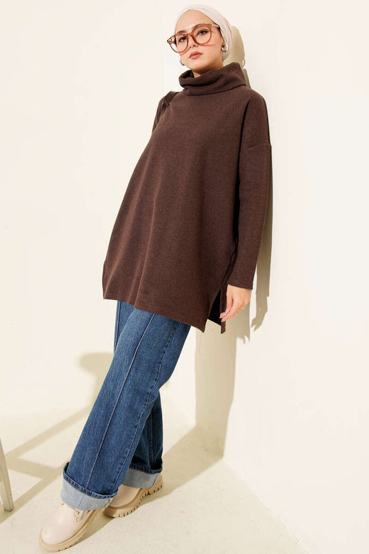 Tunique en velours côtelé marron à col roulé