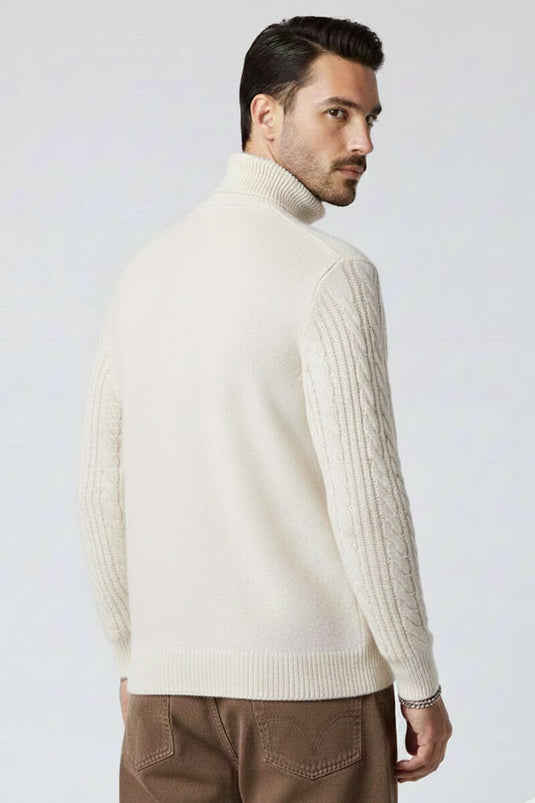 كنزة رجالية صوفية برقبة عالية ونقوش أمامية بلون حجر