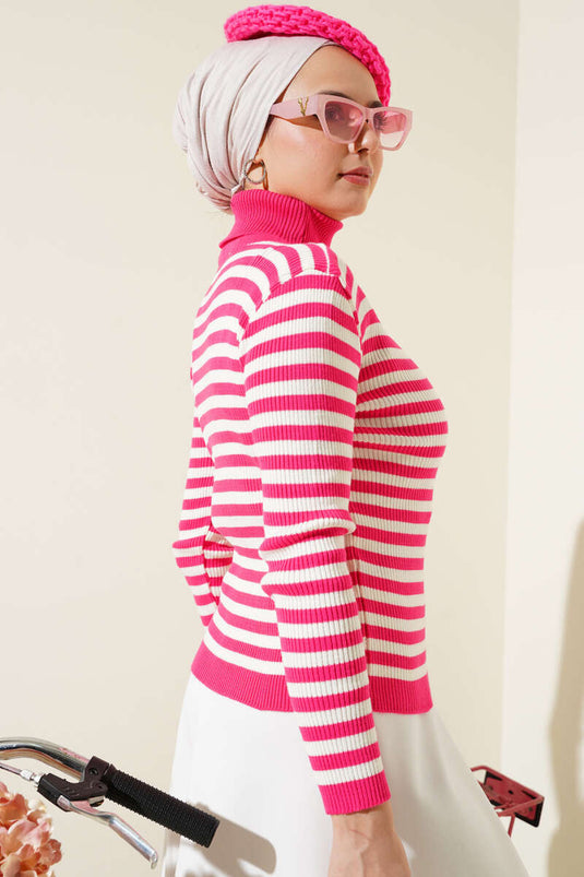 Rollkragenpullover mit horizontalen Streifen aus Strick Fuchsie