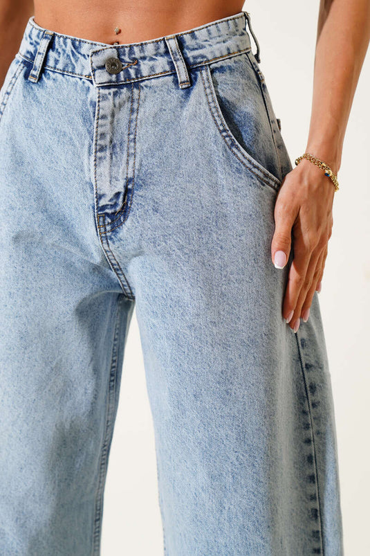 بنطلون جينز واسع الساقين فضفاض بلون الثلج الفاتح