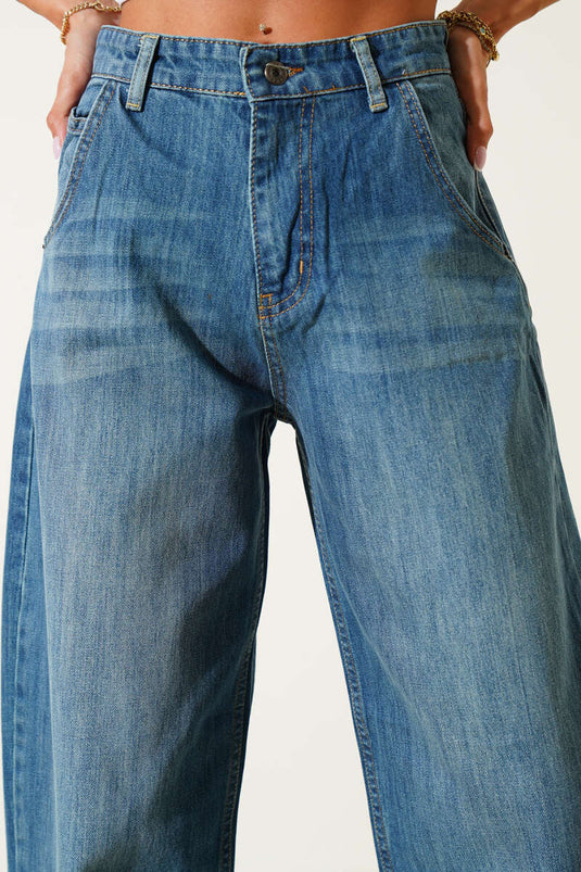 بنطلون جينز واسع الساقين بلون أخضر فاتح