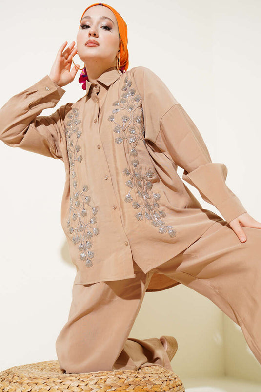 طقم لاتيه كاجوال من قطعتين مطرز بالخرز