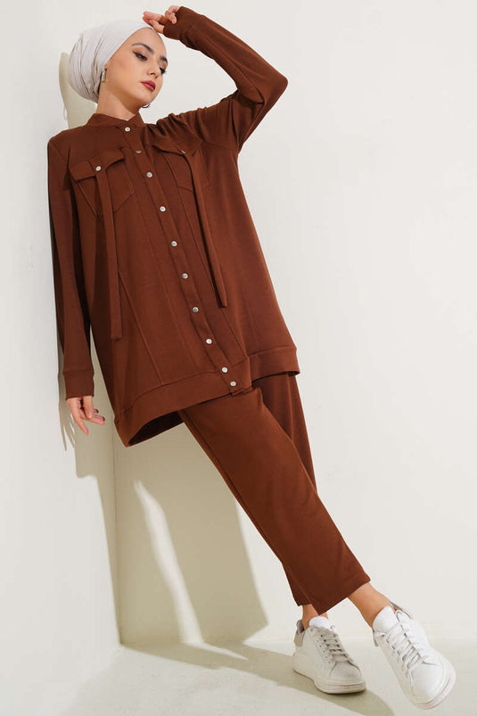 بدلة من قطعتين قابلة للارتداء باللون البني