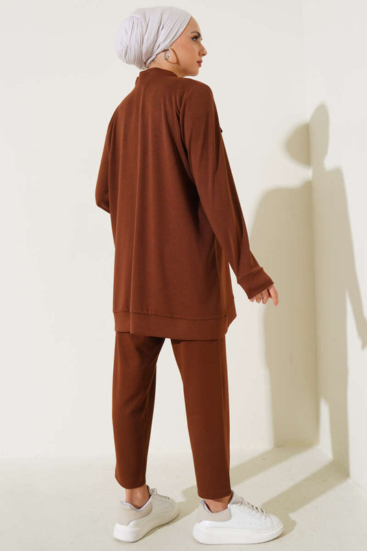 بدلة من قطعتين قابلة للارتداء باللون البني