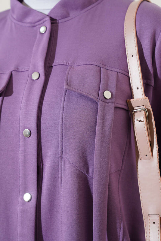 بدلة أرجوانية من قطعتين مع أزرار كبس عند الرقبة