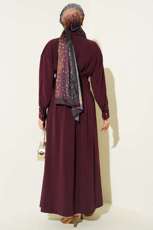Robe cintrée à boutons sur toute la longueur, taille plissée, bordeaux