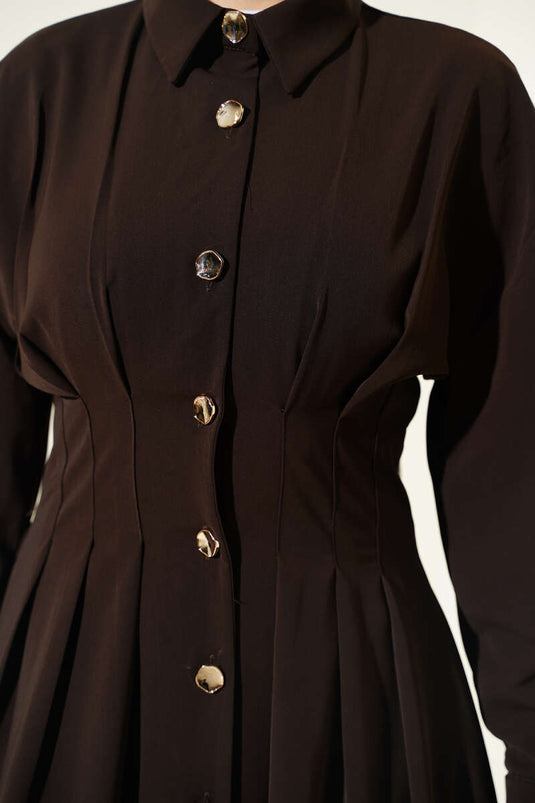Ganzknöpfiges, tailliertes Kleid in Braun