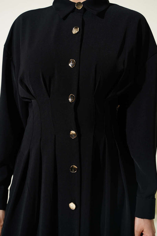 Robe cintrée à boutons sur toute la longueur, taille plissée, noire