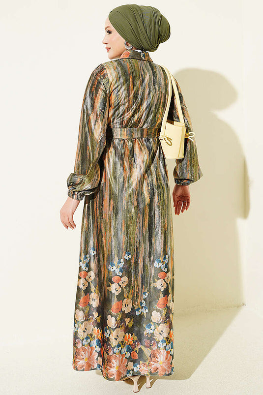 Grünes Samt-Kleid Mit Mustern Und Knöpfen