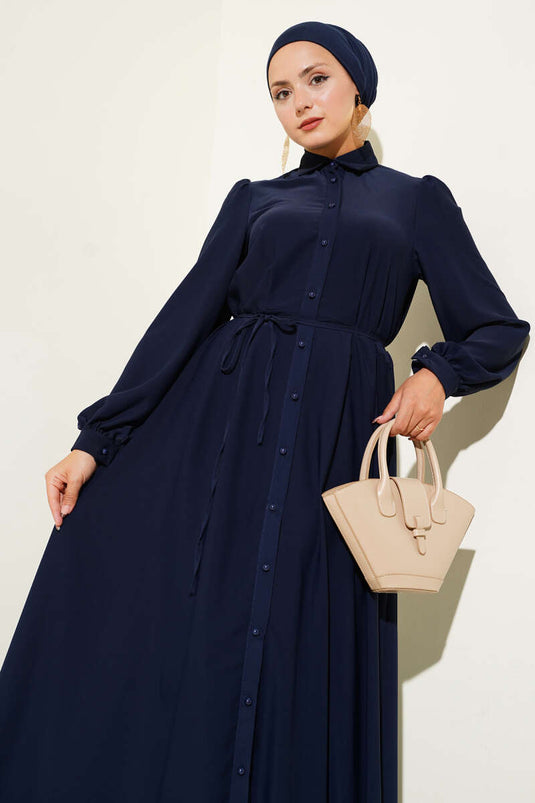 فستان أزرق داكن بحزام من الحبل وأزرار