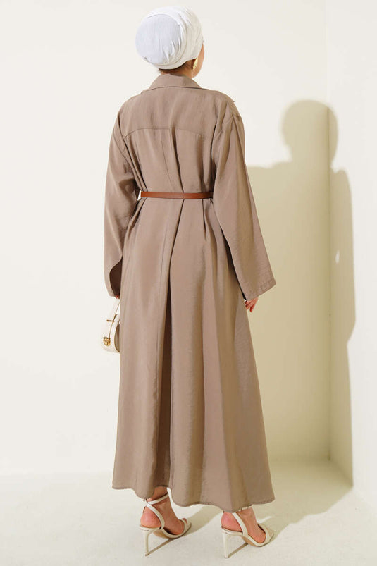 فستان أساسي بأزرار وحزام من فرو المنك