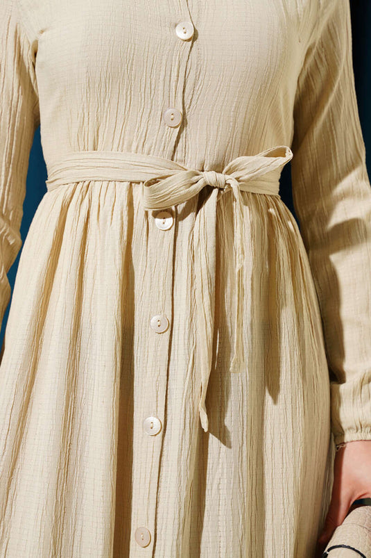 Robe basique boutonnée avec ceinture beige