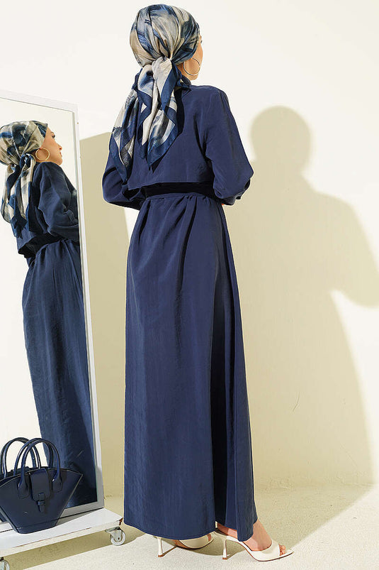 Kleid mit durchgehender Knopfleiste, Gürtel und Teilungsdetails in Marineblau
