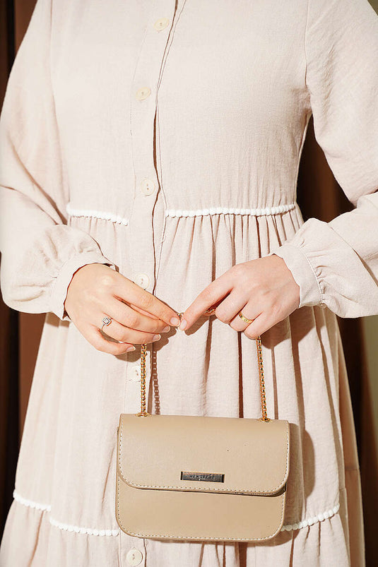Robe Beige Boutonnée Avec Pompons