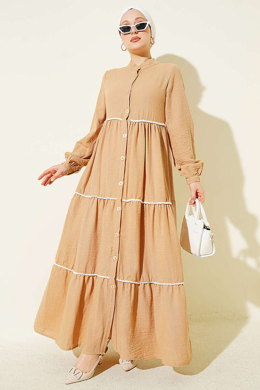 Robe Camel À Boutons Et Pompons