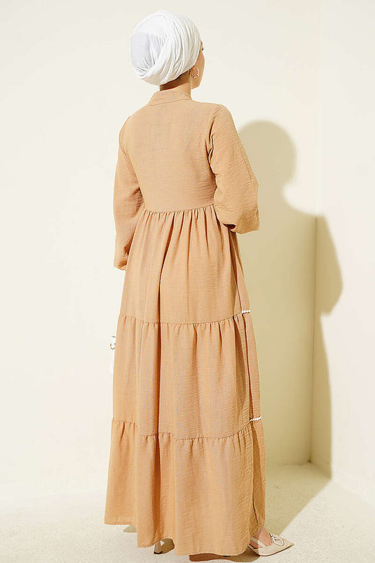 Robe Camel À Boutons Et Pompons