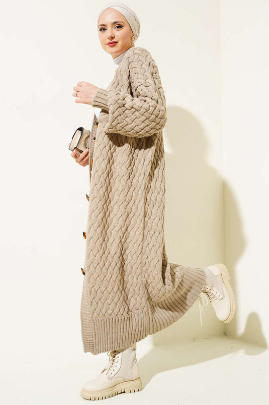 Langer, geknöpfter Cardigan in Korbgeflechtoptik in Erdtönen