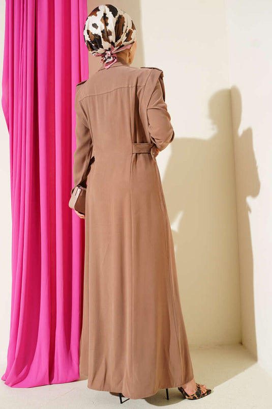 Robe en tensel avec boutons sur toute la longueur et ceinture latérale couleur latte
