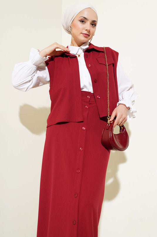 Ensemble deux pièces bordeaux : gilet et jupe boutonnés