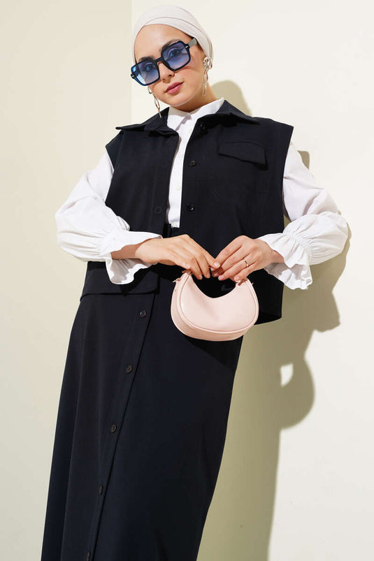 Ensemble deux pièces bleu marine composé d'un gilet boutonné et d'une jupe