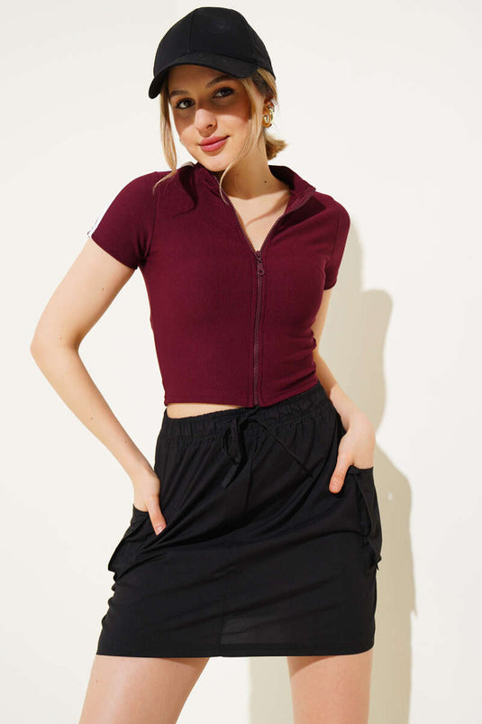 Haut court rayé bordeaux à fermeture éclair sur l'épaule