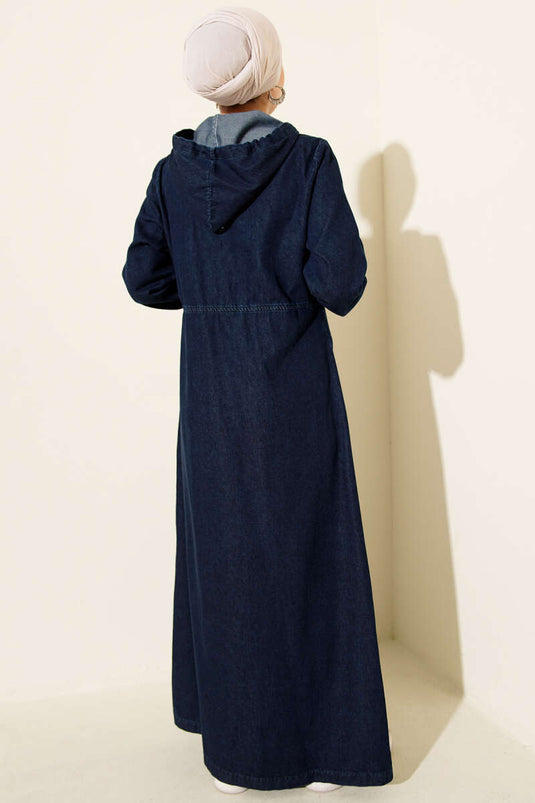 Robe en jean bleu marine à capuche et boutons métalliques
