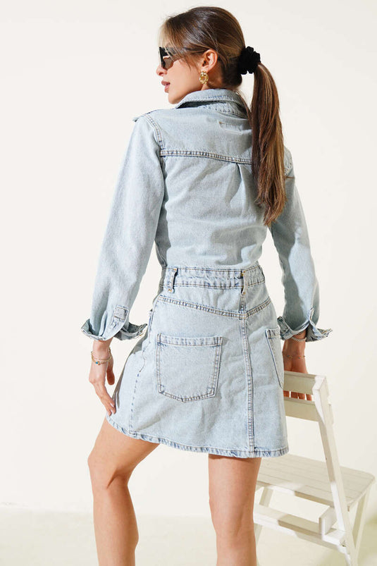 Robe courte en jean bleu glacier avec boutons métalliques