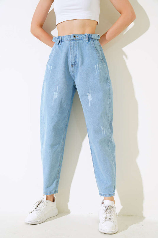 Vaqueros boyfriend con hebilla azul