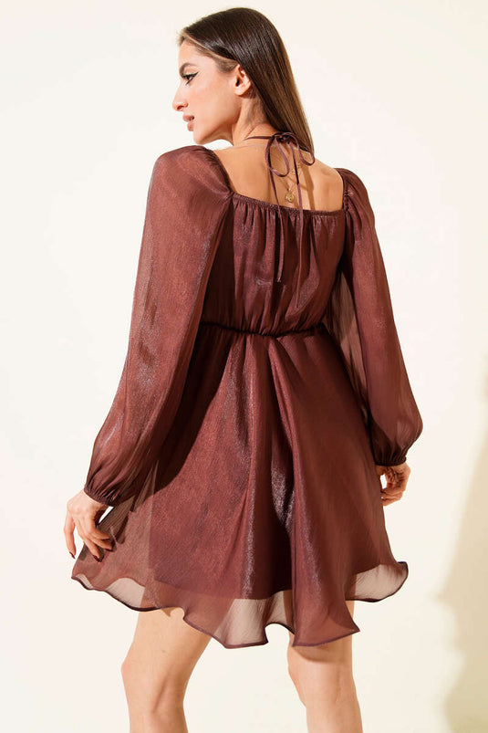 Robe courte en mousseline brillante à nouer au cou couleur vieux rose