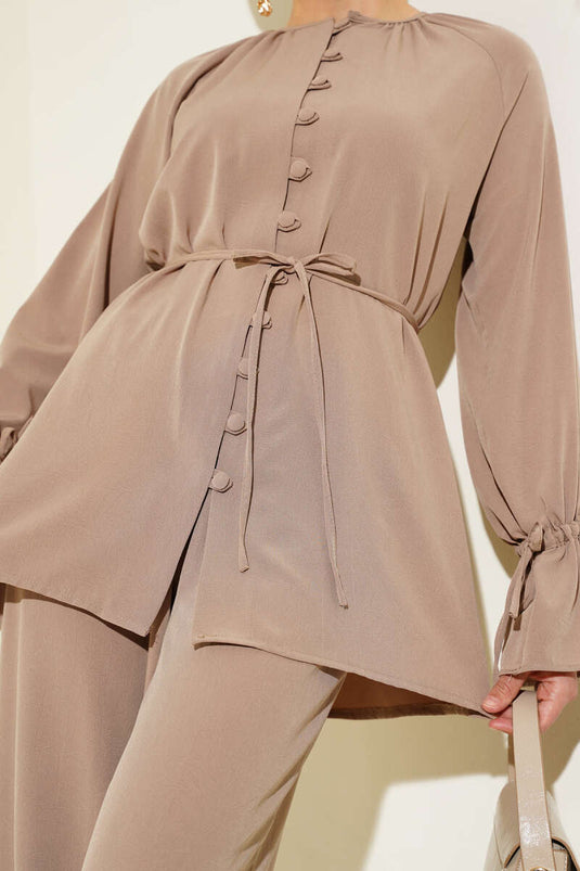 بدلة بريطانية من قطعتين بأزرار عند الكاحل من المنك