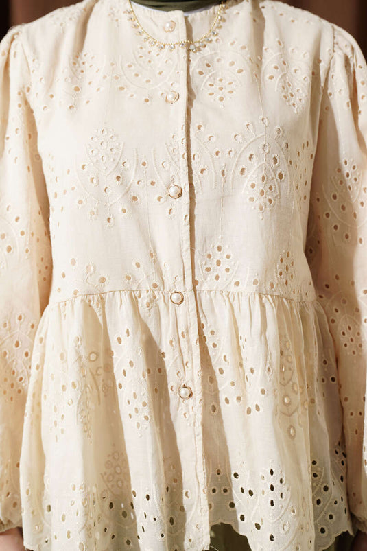 Camicia beige con bottoni Brit e pizzo ricamato