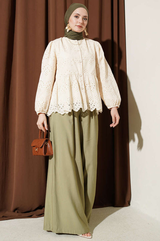 Camicia beige con bottoni Brit e pizzo ricamato