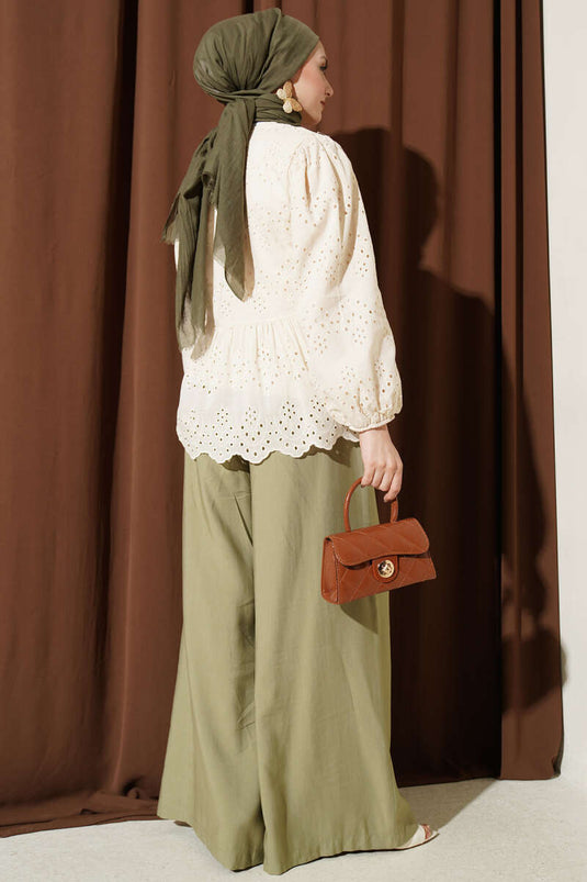 Camicia beige con bottoni Brit e pizzo ricamato