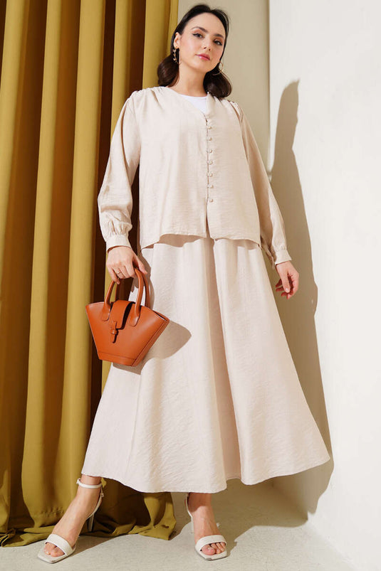 بدلة بريطانية من قطعتين بأزرار وتنورة باللون البيج