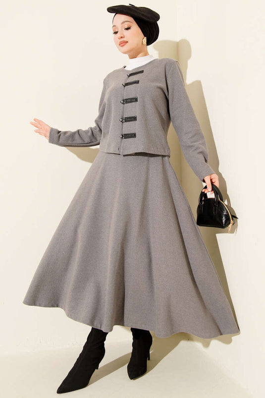 Ensemble deux pièces en velours côtelé et cachemire gris, confectionné en Grande-Bretagne.