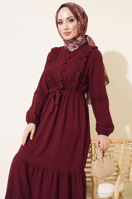 Robe Bordeaux avec Boutons Brit et Détails en Guipure
