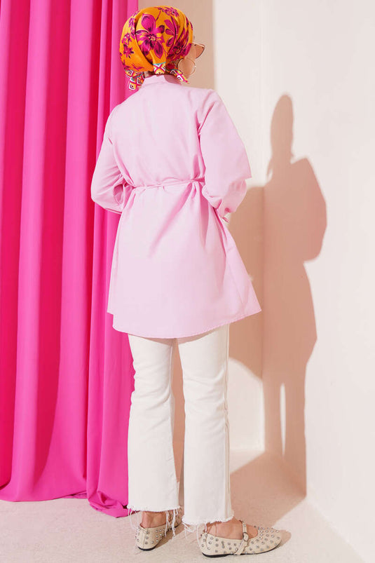 سترة وردية اللون مضلعة بأزرار بريطانية