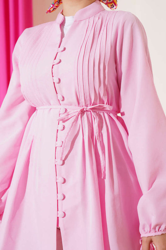 سترة وردية اللون مضلعة بأزرار بريطانية