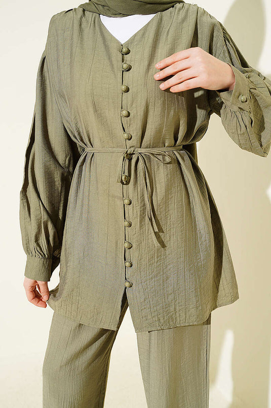 Ensemble double avec col en V boutonné Brit kaki