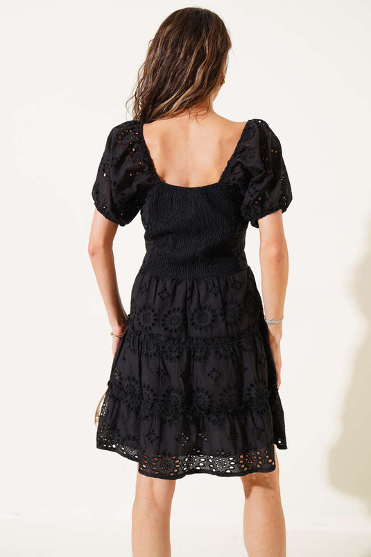 Schwarzes, besticktes, mehrlagiges Minikleid