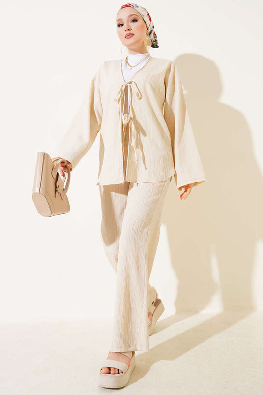 Ensemble deux pièces beige à lacets sur le devant