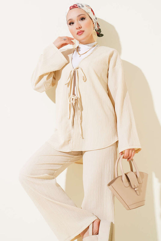 Ensemble deux pièces beige à lacets sur le devant