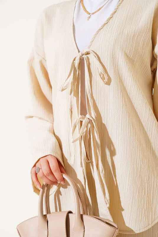 Ensemble deux pièces beige à lacets sur le devant