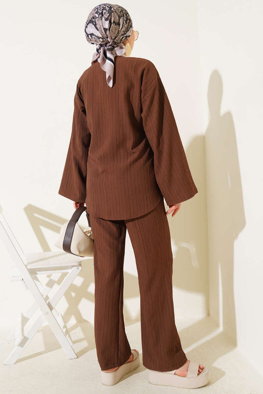 Costume deux pièces bordeaux à lacets sur le devant marron