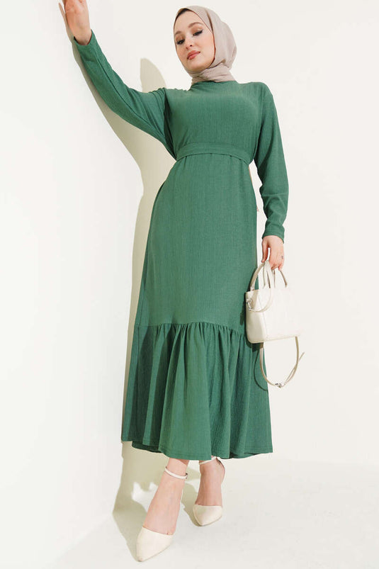فستان متعدد الطبقات بحزام أخضر