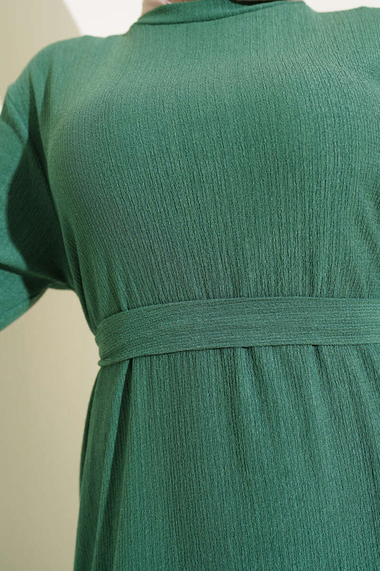 فستان متعدد الطبقات بحزام أخضر