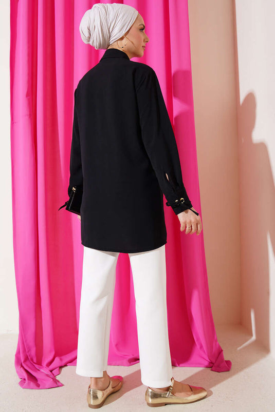 Chemise noire à œillets et grandes poches