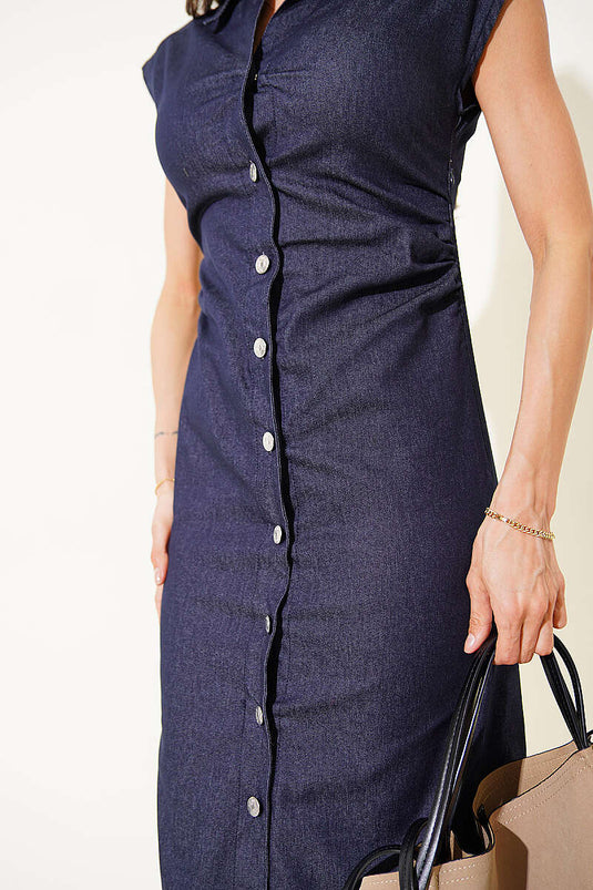 Robe en jean bleu marine avec boutons et détails froncés